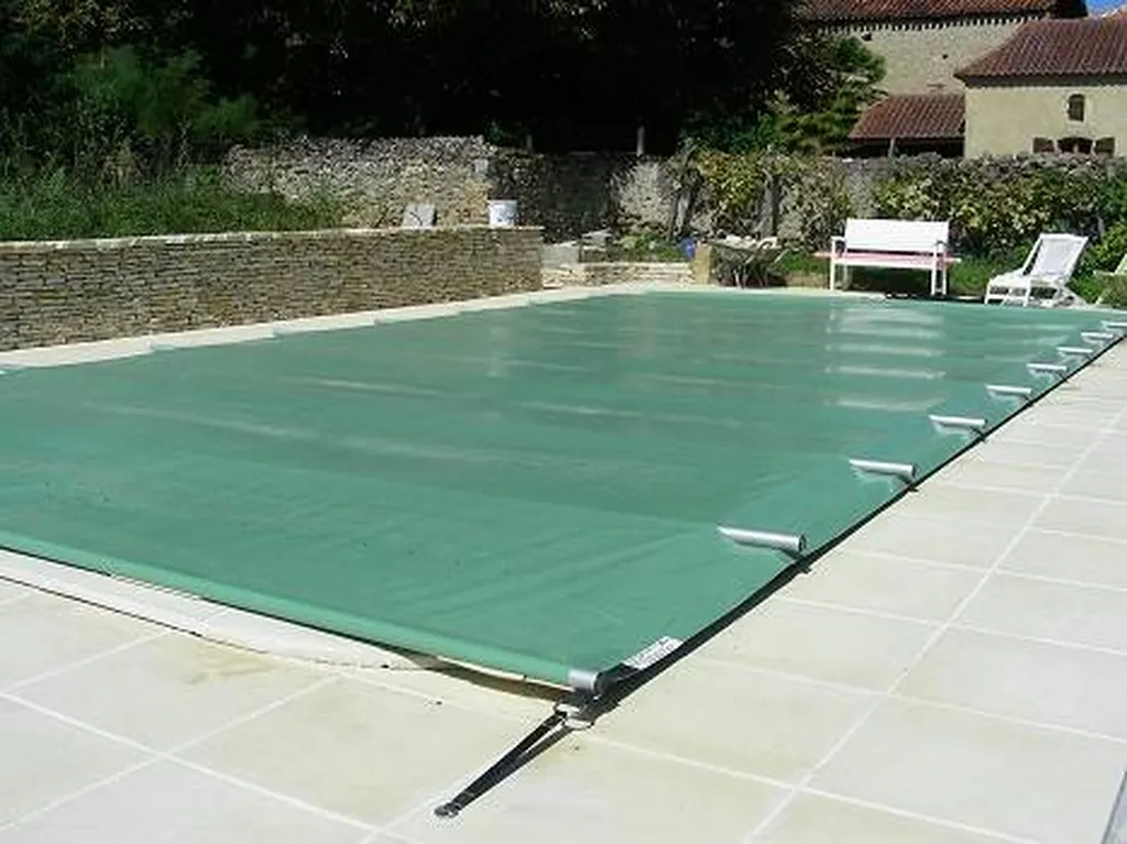 BACHE A BARRE SECURITE PISCINE A SEPTEMES LES VALLON COCKTAIL PISCINE PLAN DE CAMPAGNE