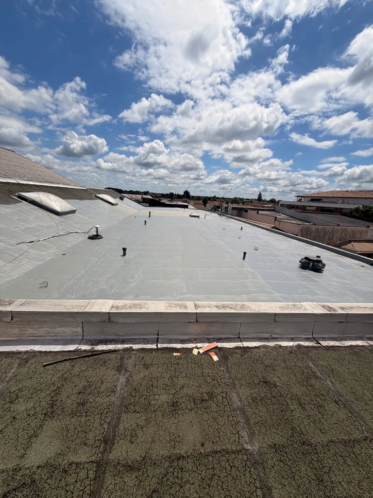 Fuite toiture terrasse entreprise spécialisée en étanchéité de toiture terrasse à Bordeaux pour une réparation durable et efficace