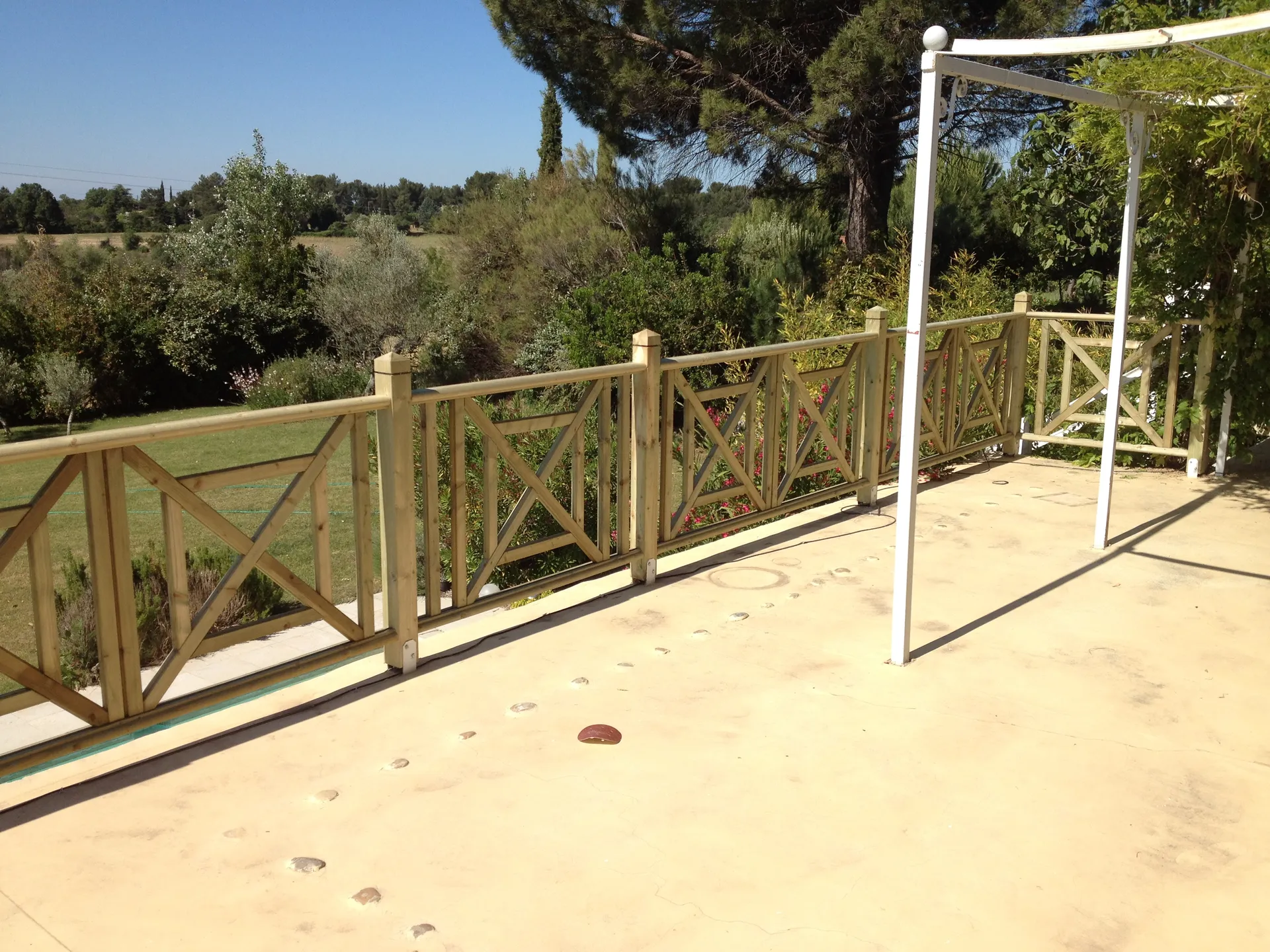 Réalisation d'un garde corps en pin autoclave classe 4 à aix en provenvce