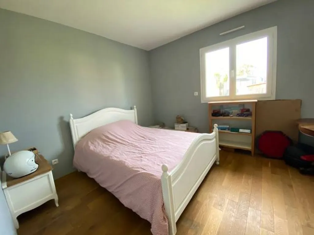 A acheter superbe maison contemporaine de 170 m² sur 7000 m² de terrain avec dépendance de 80m² proche Le Neubourg 27110