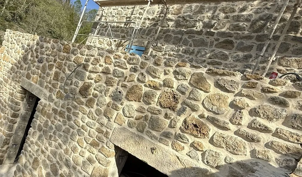 Façade imitation pierre. Devis gratuit en Ardèche 07. Conseil et accompagnement STONEO Bourg-Saint-Andéol, Viviers, Alba-la-Romaine