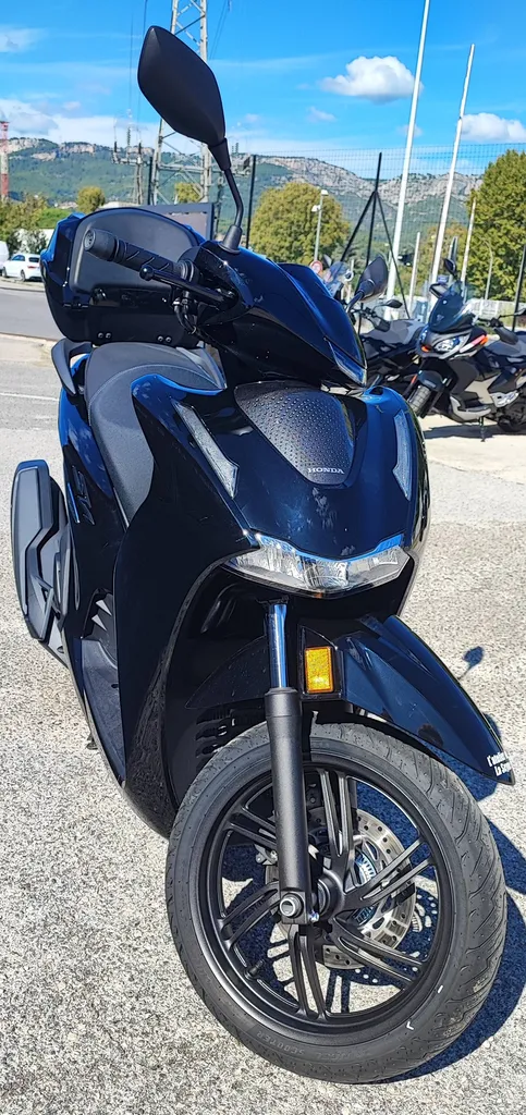 HONDA SH 350 DU 03/2025 AVEC 700 KM