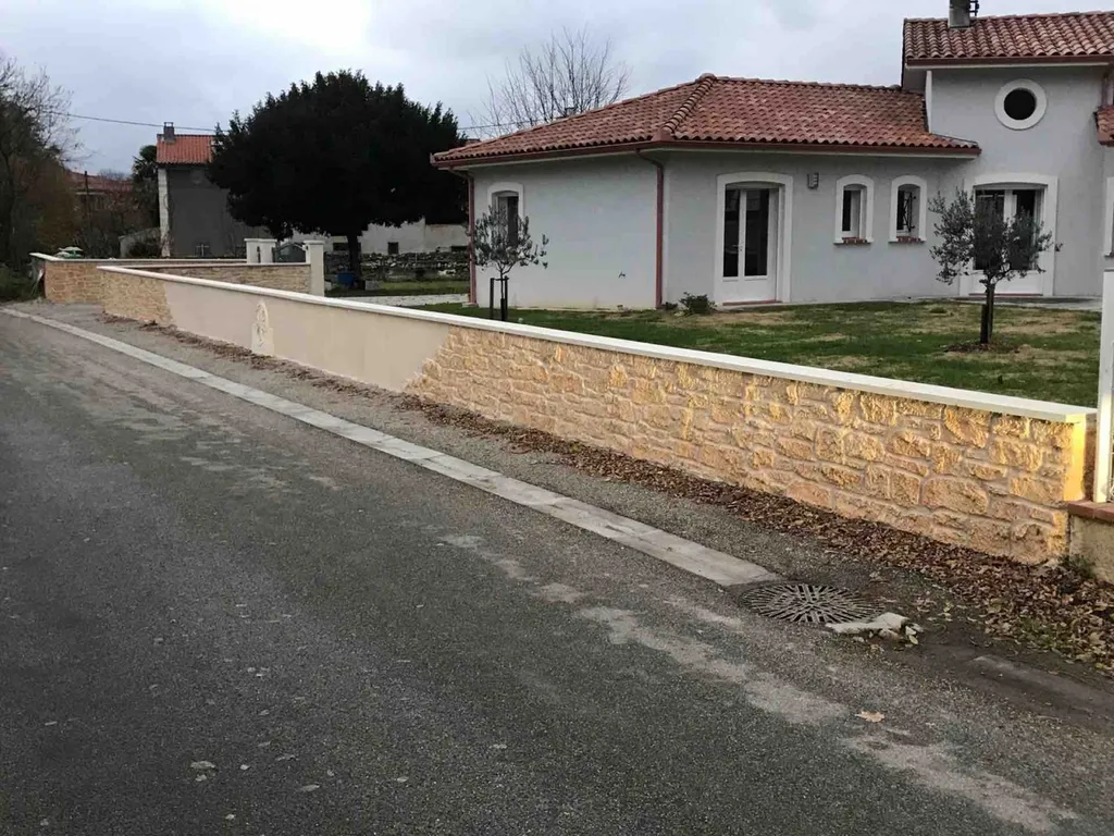  Piliers  et clôtures à Foix dans l’Ariège 