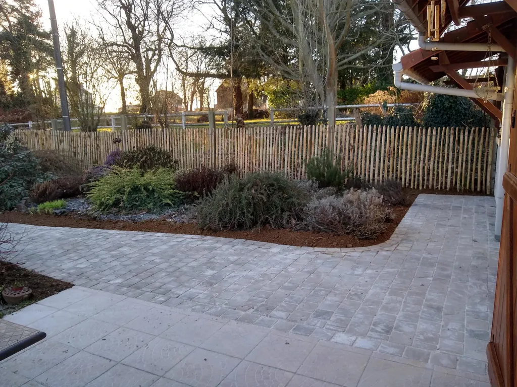 Création minérale complète au Havre (76600) : allée, parking, clôture et murs de soutènement