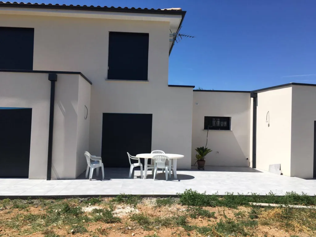 Fabricant de gouttières aluminium Avignon produit design durable compatible avec toit plat ou incliné Fabricant de gouttières aluminium Avignon produit design durable compatible avec toit plat ou incliné