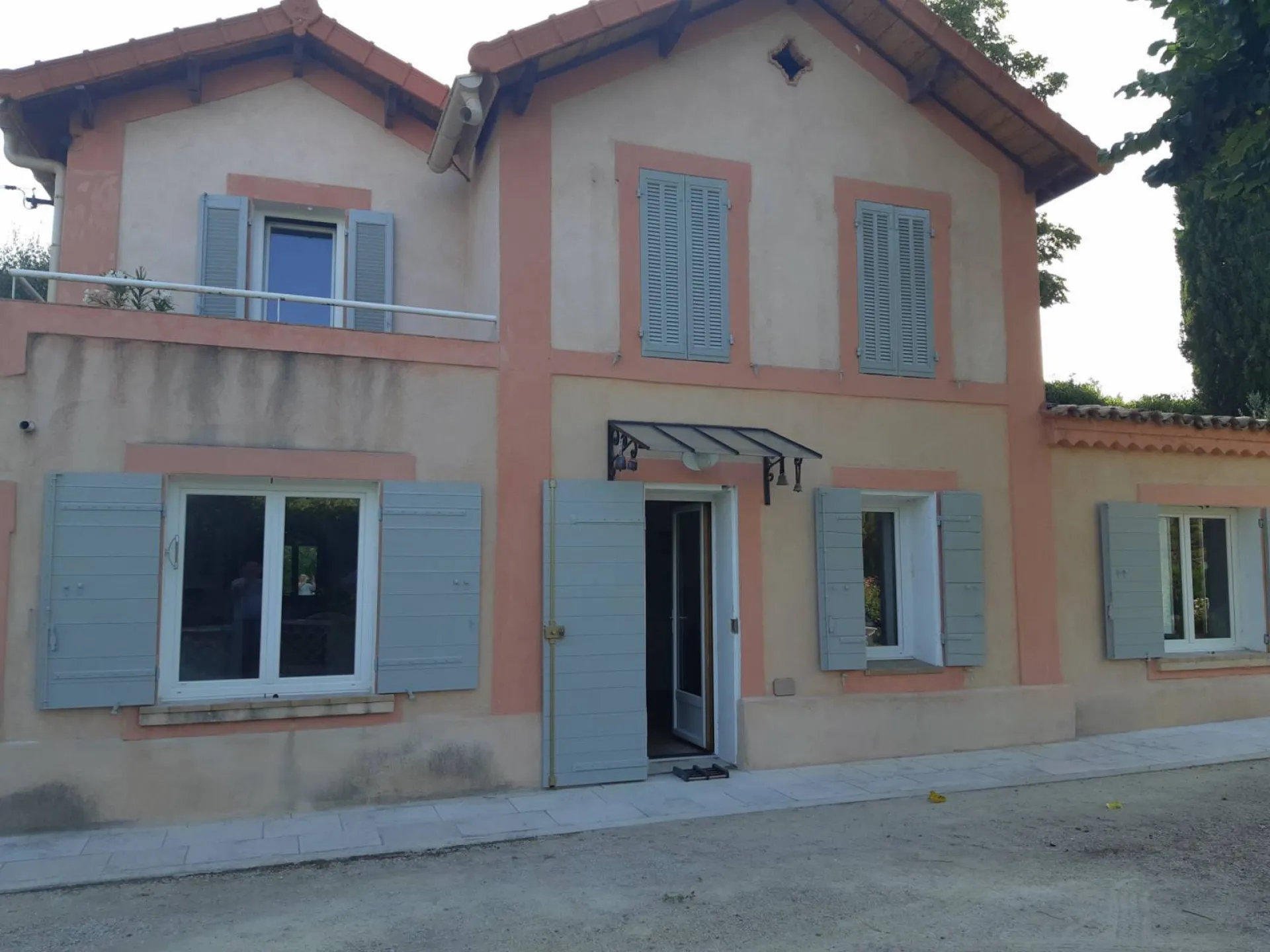 Fabricant de volets battants bois provençaux à Aix en Provence