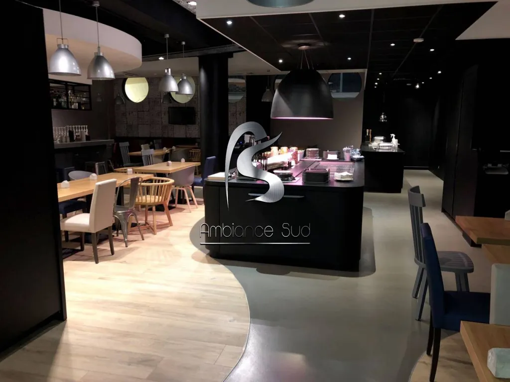 SOL DECORATIF BETON CIRE COULE POUR RESTAURANT A NICE