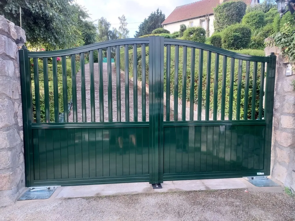 Installation de Portail en aluminium à battants motorisés à Yvetot en Seine-Maritime 76 et ses Alentours