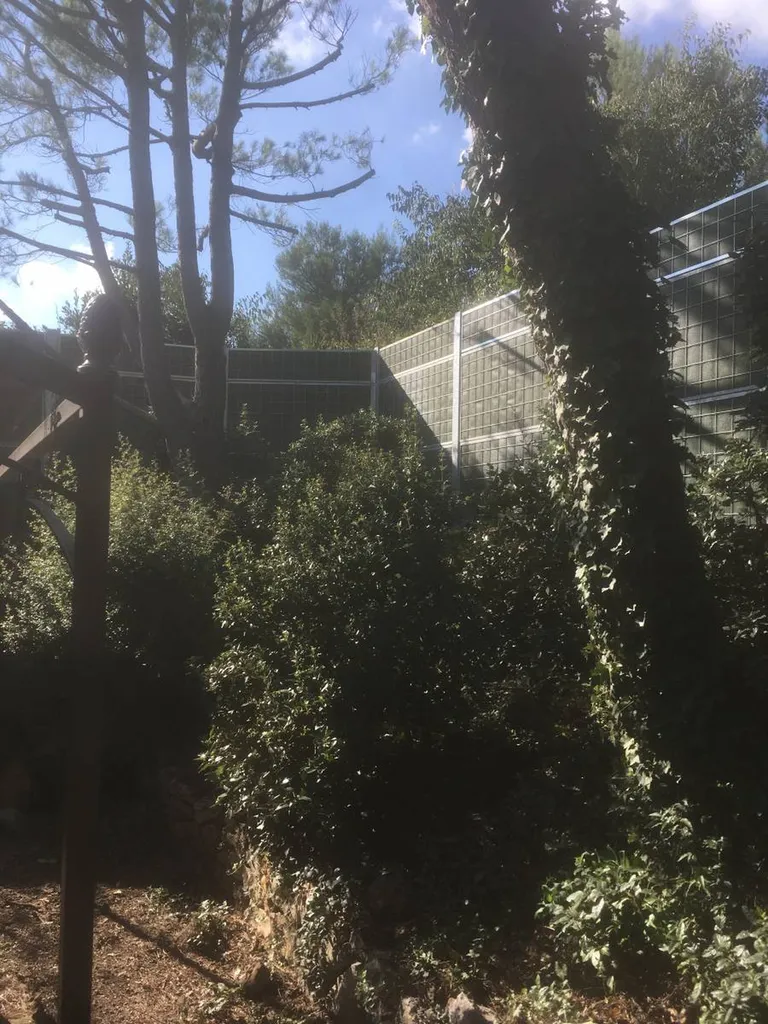 Installation d'une Clôture antibruit Noistop®  pour réduire les nuisances sonores à Aix-en-Provence