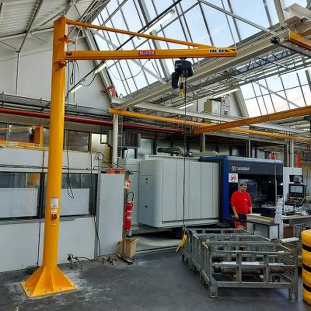 Potence profil creux palan électrique à chaîne à Lyon dans le Rhône