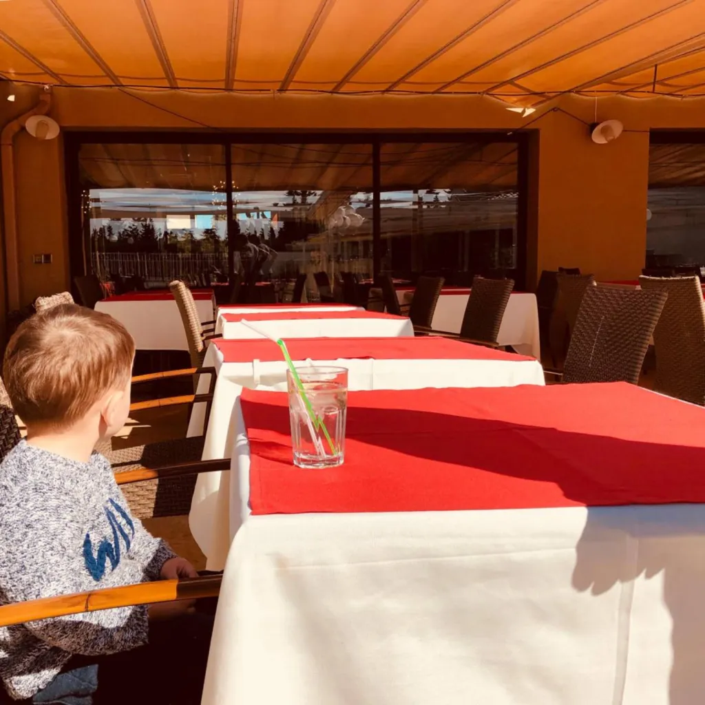 restaurant terrasse pernes les fontainnes