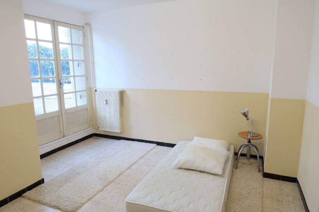 A vendre studette Cassis dans copropriété gardée avec parking, piscine et accès mer