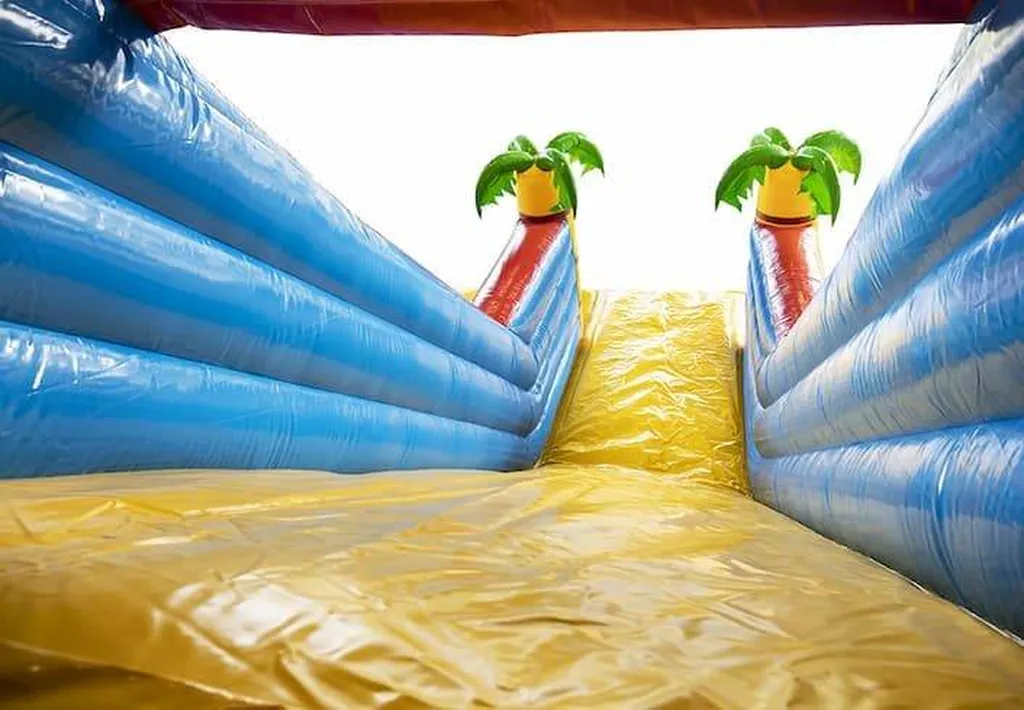 Vente Glisse toboggan gonflable à Nantes et partout  en France 