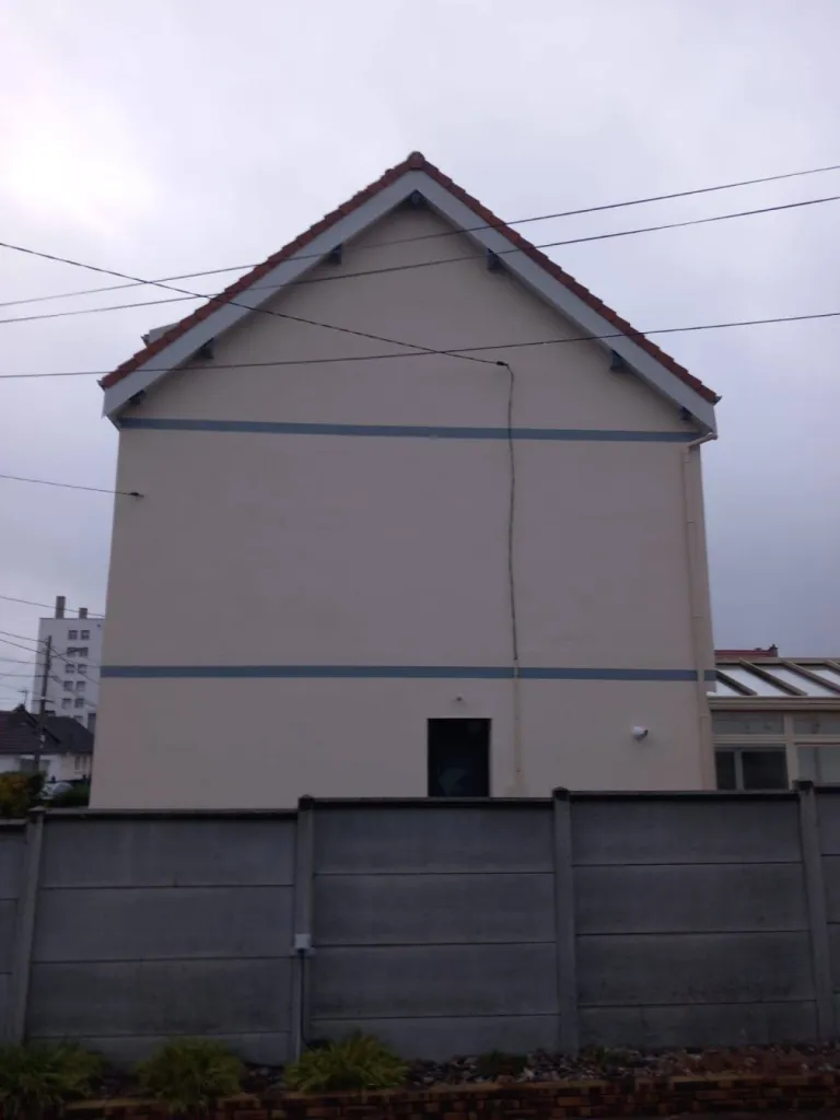 Peinture bicolor sur une maison de ville au Havre