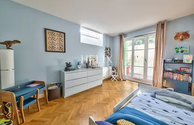 Vente réalisée par notre agence de Saint-Germain -en-Laye comme une maison de 130 M²  avec jardin et terrasses