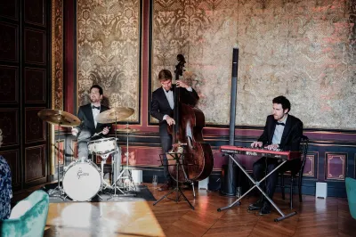 Couture wedding style in the heart of Paris's jewelry district