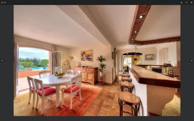 Villa provençale avec vue mer, piscine et jardin méditerranéen — le charme de Saint-Aygulf à deux pas des plages.