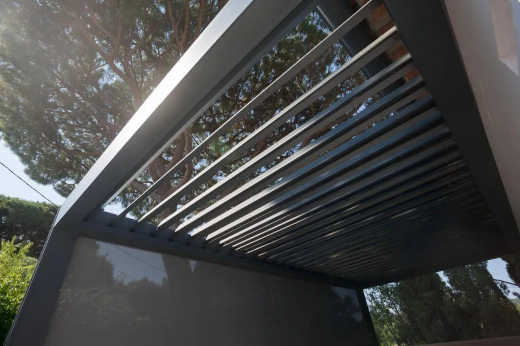 pergola bioclimatique lames stores toile micro perforee salon de provence