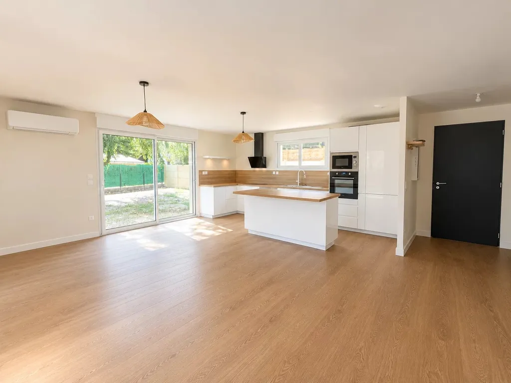 Maison plain-pied 82 m² - 3 chambres - Jardin clôturé