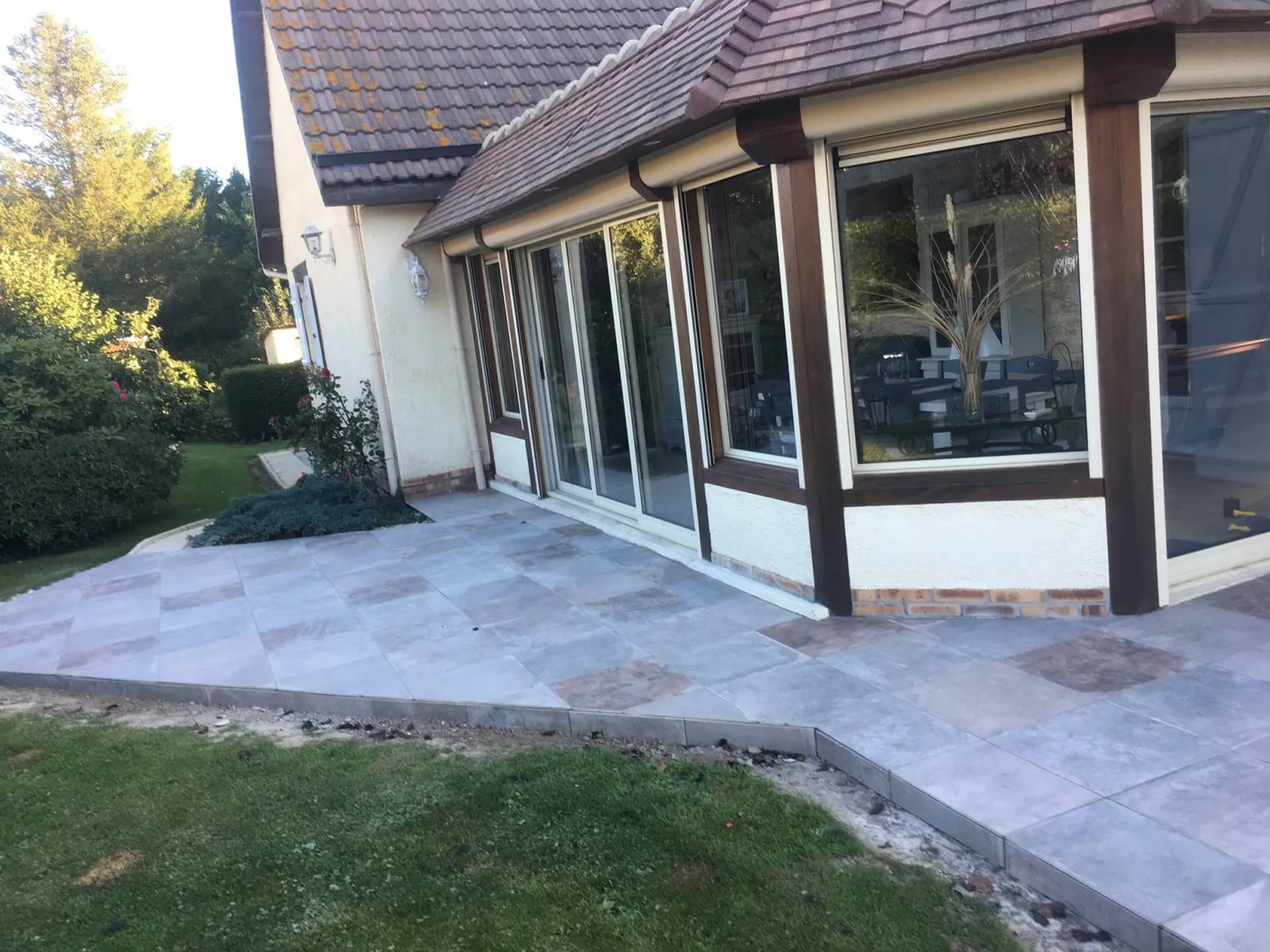 Pose de carrelage sur une terrasse existante proche de Valmont secteur Cany Barville