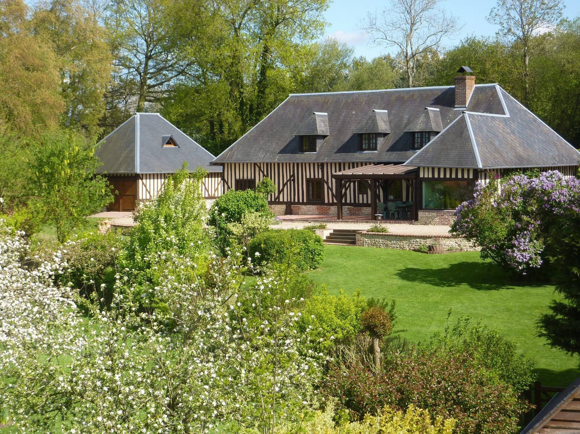 A vendre Ancien Pressoir sur parc arboré de 6145m² région Cambremer 14340