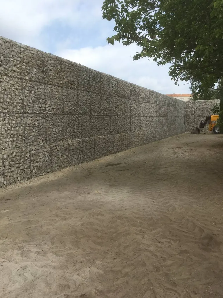 premiers mur Gabion finis au camping du Grau-du-Roi