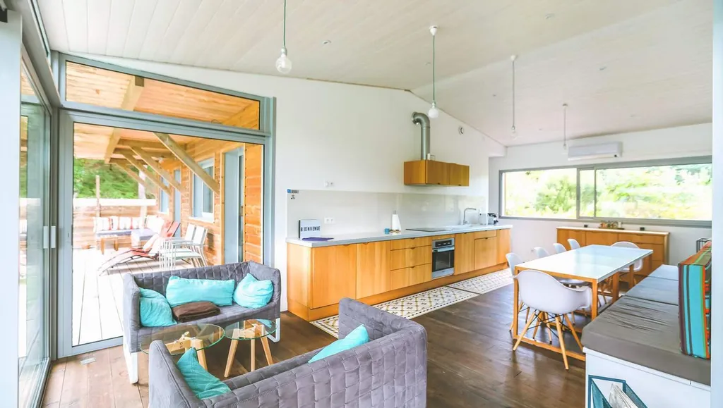 Architecture d'intérieur et rénovation durable de villa avec piscine à Mimizan pour créer des espaces de vie uniques