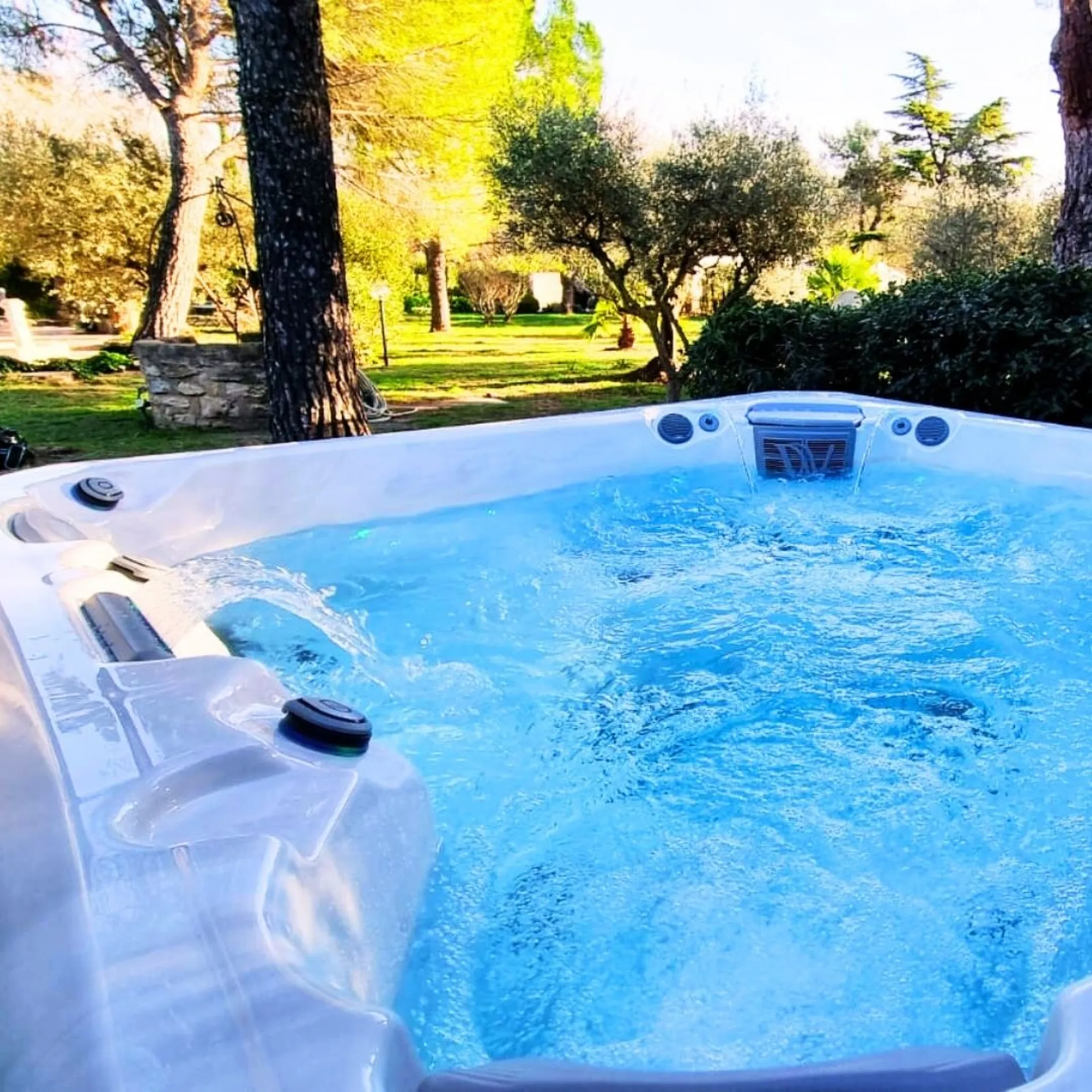 livraison-spa-4-places-détente-saint-paul-les-fonts-proche-laudun-lardoise-connaux-gard