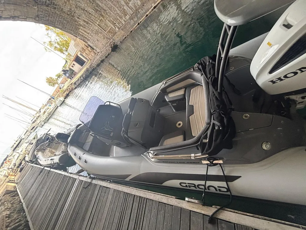 Semi-rigide GRAND G680 en occasion récente disponible à Six-Fours-les-Plages