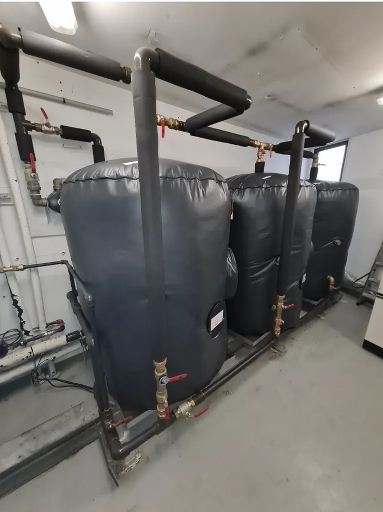 Rénovation production eau chaude sanitaire avec ballons stockage bouclage et mitigeur pour usage hôtelier à Mauguio