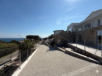 Villa d'exception aux Issambres — 200 m² de plain-pied, 4 suites vue mer, piscine, entièrement rénovée, clé en main