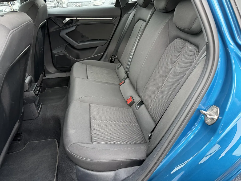 Audi A3 Sportback hybride occasion proche Rouen : Berline premium 204 ch disponible chez votre concessionnaire à La Frénaye, Seine-Maritime