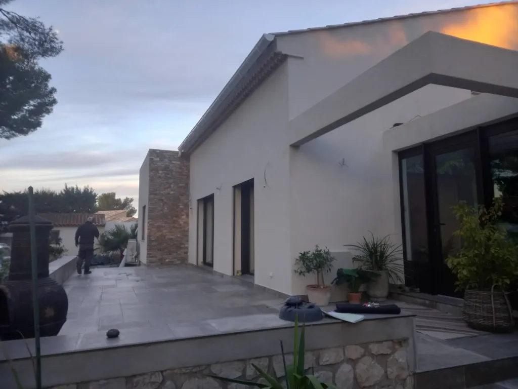 terrasse avant travaux à sausset les pins