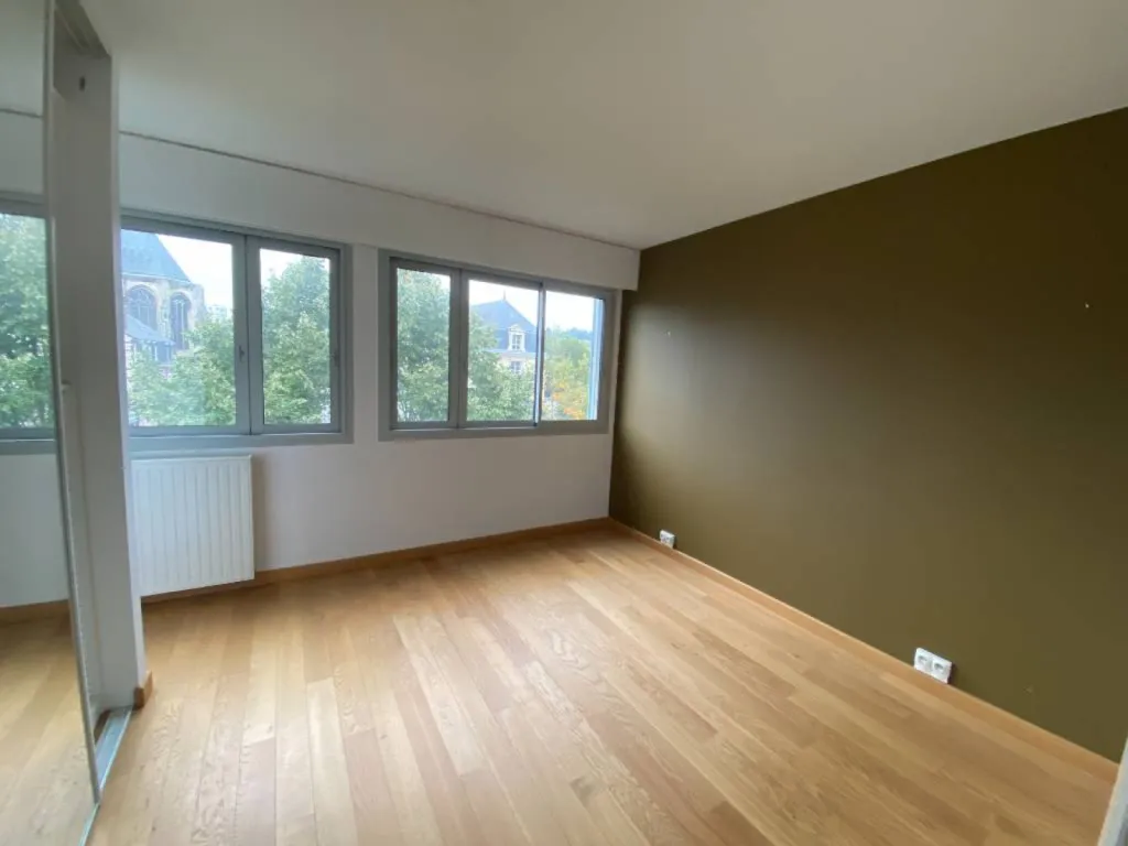 Très bel appartement de type F4 de 98,86m² en duplex inversé