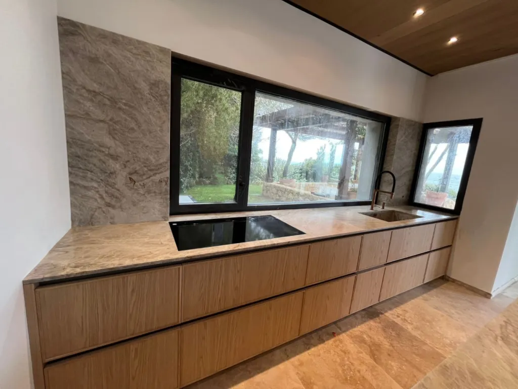 Nouveau design d'une cuisine en Quartzite Taj Mahal vers Chassieu