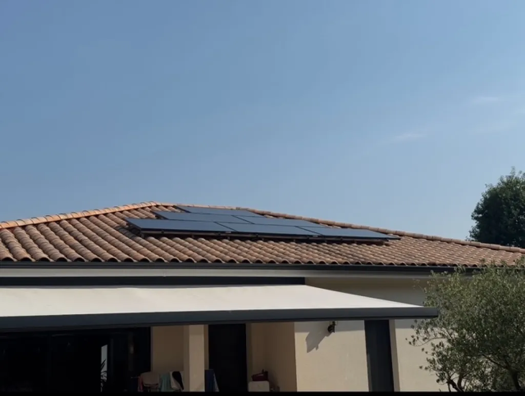 Installation de panneaux solaires au Pian-Médoc  en Gironde (33290) avec onduleur SolarEdge SE5000H et mise en service complète