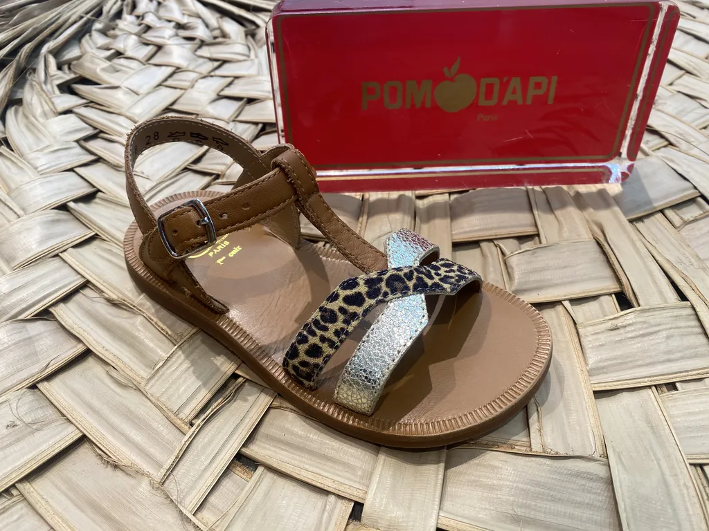 Les Sandales tendances POM D'API pour filles chez BABY VILA Bordeaux Rive droite