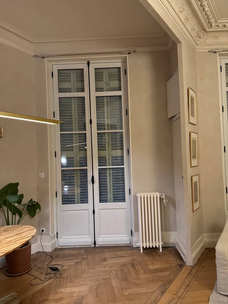 Portes-fenêtres traditionnelles mouton -gueule de loup sur Bordeaux Centre