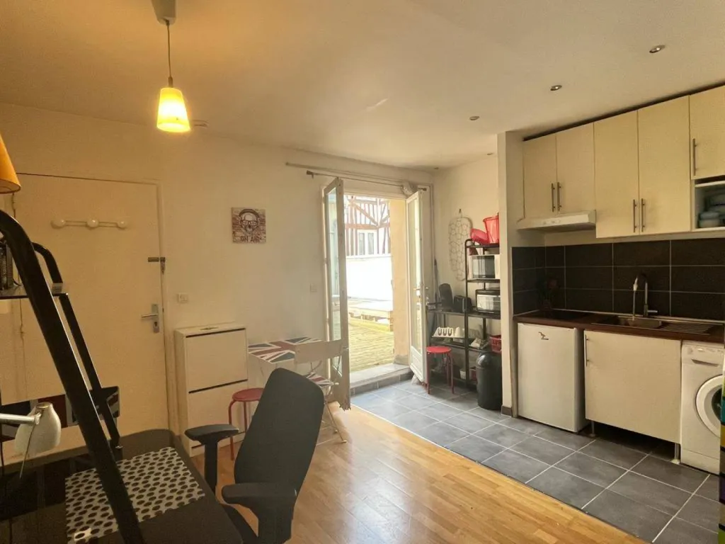 Beau studio meublé de 23,83m²