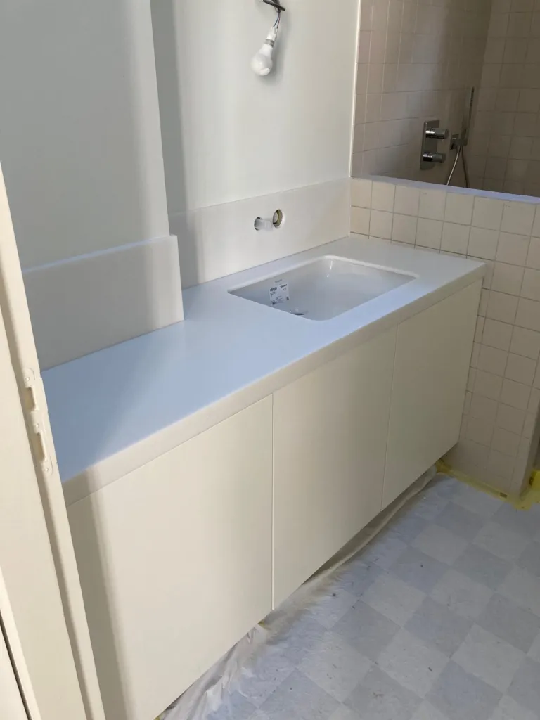 Meuble salle de bain en Corian à Bordeaux