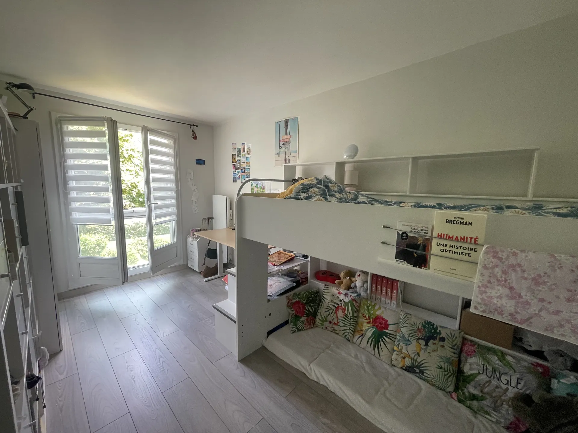 A vendre Croissy bel appartement rénové 3 chambres avec balcon et box à deux pas de la British school