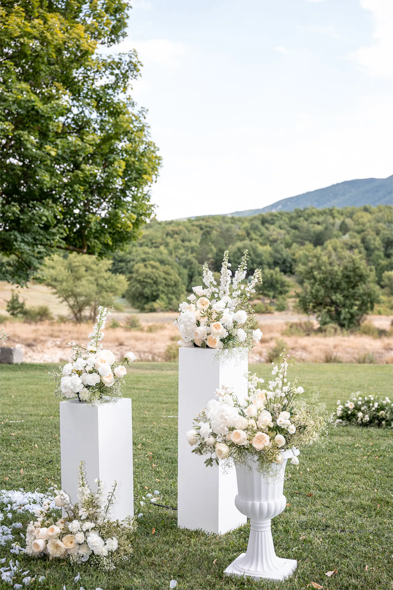 Louer propriété chateau pour clip musical vers Avignon proche Sorgues, Monteux, Aix: piscine vue dégagée, ambiance provençale luxe