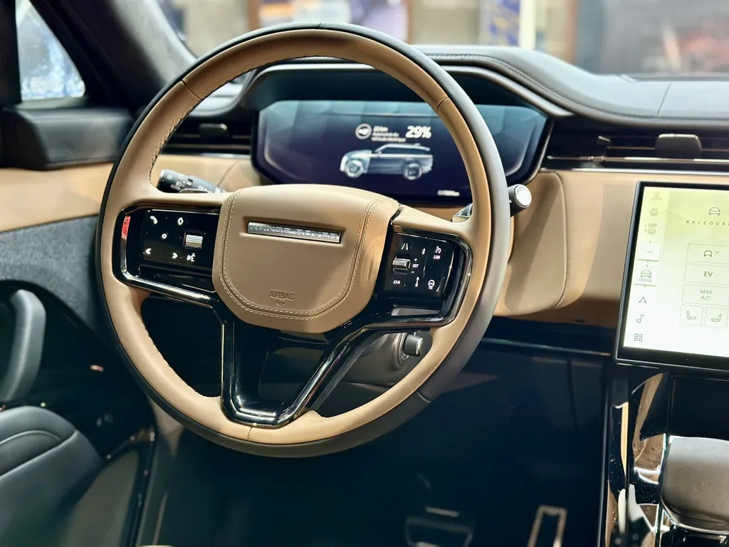 Polissage rénovation carrosserie spécialiste du traitement céramique sur lyon Range Rover sport 