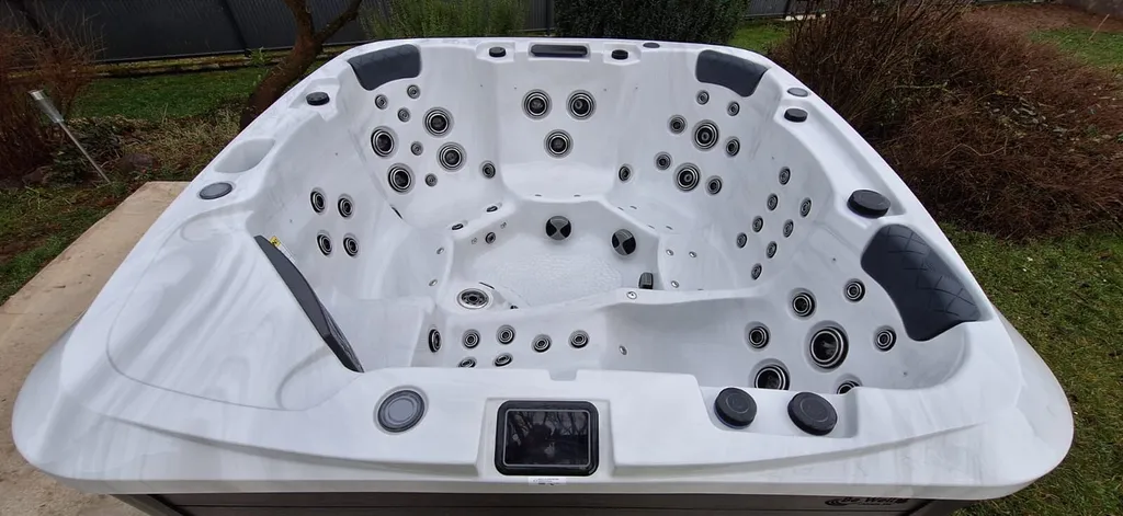 Be Well P682 spa 6 places Aix en Provence