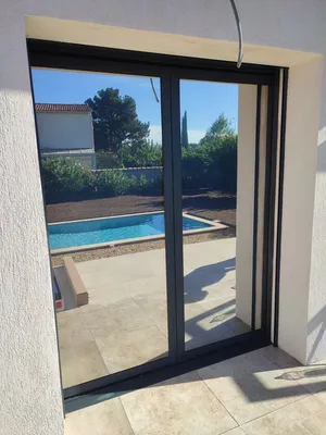 Installation de films anti-UV pour vitrages à Salon-de-Provence : réduction de chaleur et protection du mobilier intérieur