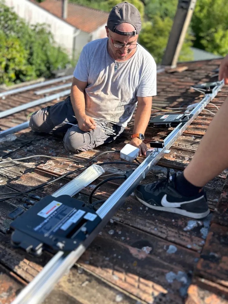 Installation de panneaux photovoltaïques en autoconsommation avec batterie virtuelle Urban Solar chez un client à Cenon  (33) sur la région bordelaise