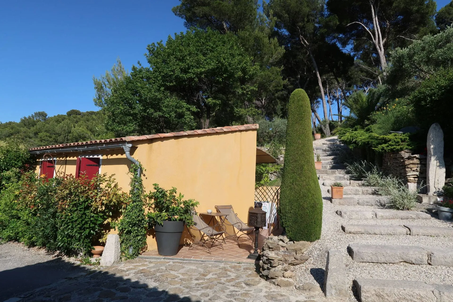 Cassis vente propriété familiale entre campagne et vignes