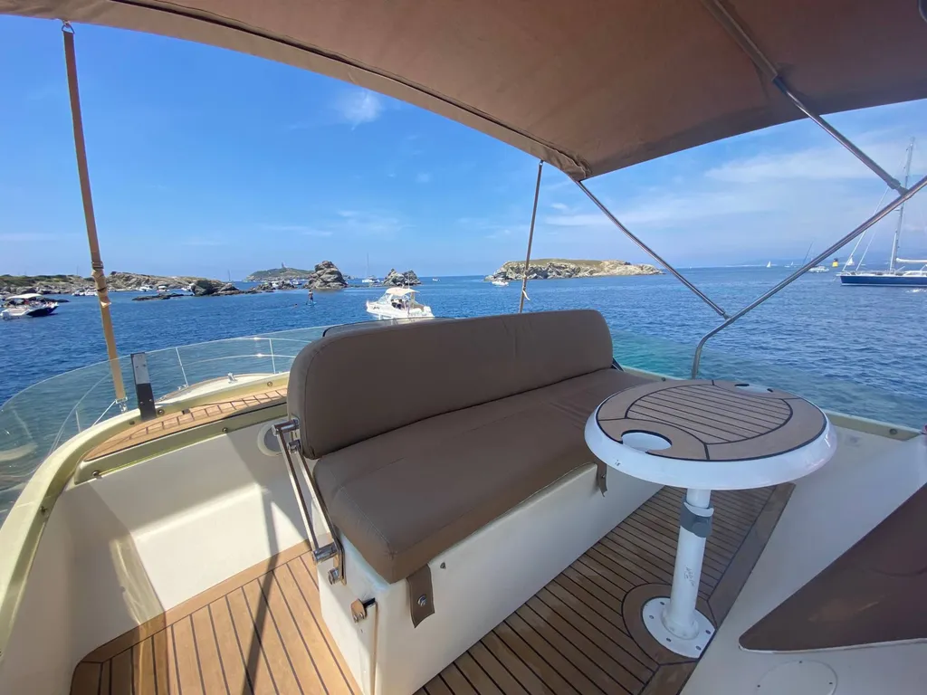 Vedette luxueuse de 12 mètres, 8 passagers