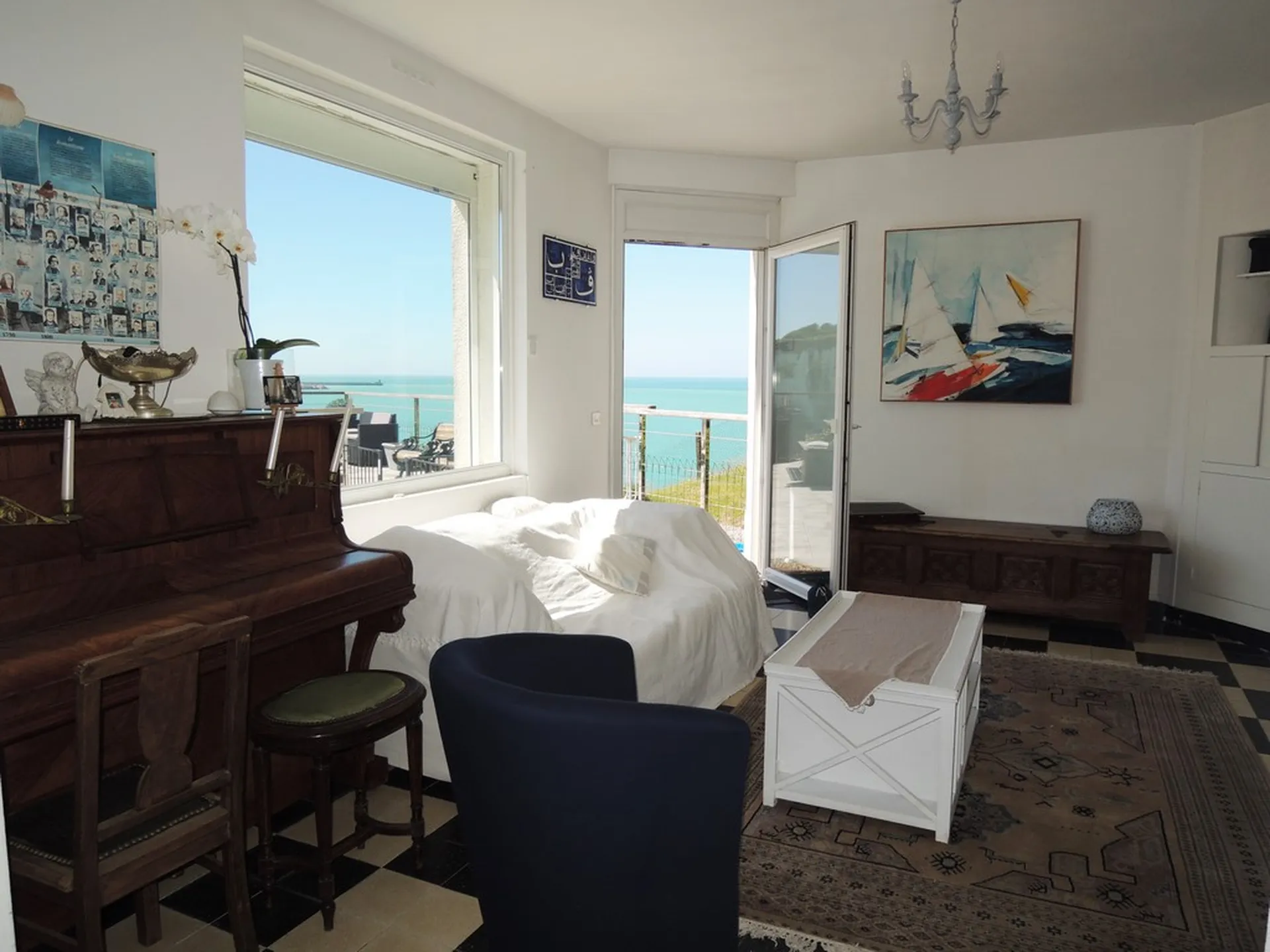 Achetez cette propriété d'exception, comprenant une maison de caractère principale ainsi qu'un gîte anglo-normand avec vue exceptionnelle sur la mer, proche de Dieppe (76)