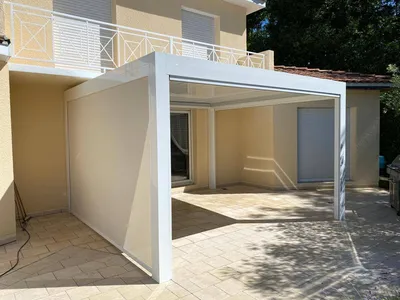 Installation d'une pergola bioclimatique à lames orientables fabriquée sur-mesure sur Martignas, proche de Saint Jean d'Illac